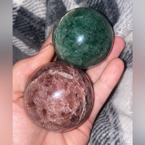 Two gorgeous spheres. - Picture 4 of 4